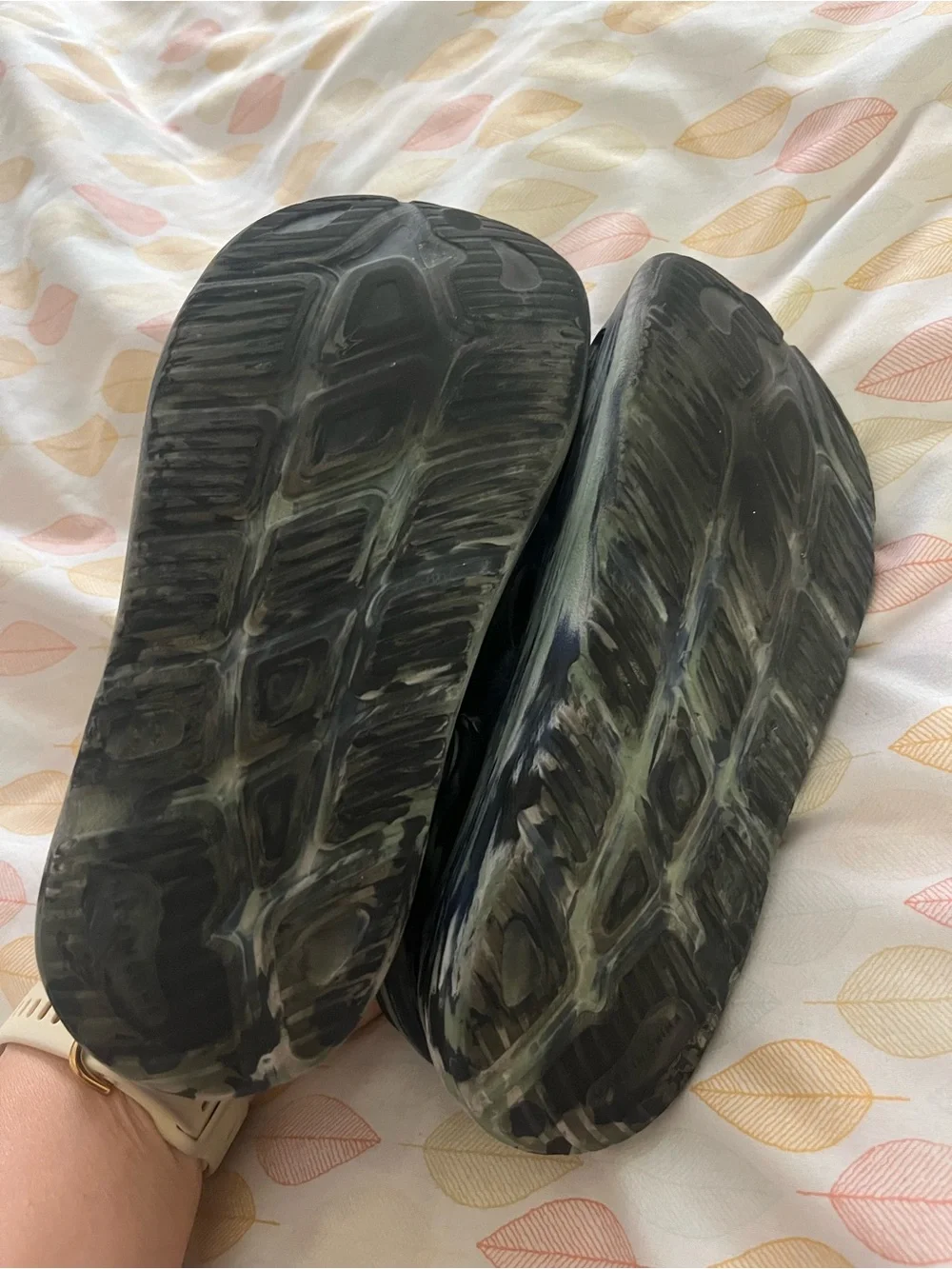 Kids light weight foam slip on shoes, size 33